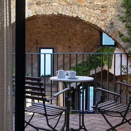 El Far Restaurant מלון
